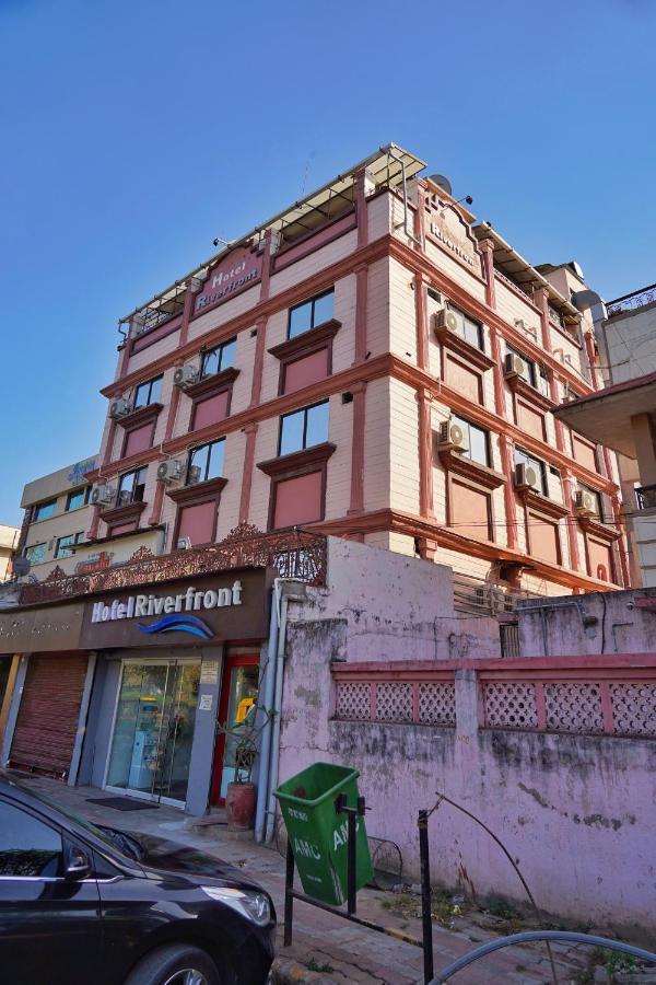 Hotel Riverfront Ahmedabad Eksteriør bilde