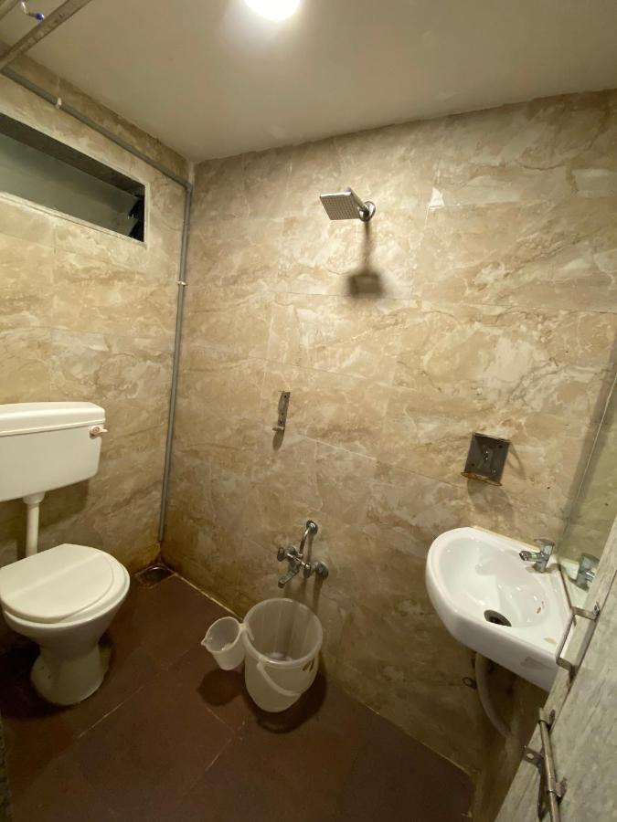 Hotel Riverfront Ahmedabad Eksteriør bilde