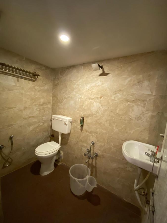 Hotel Riverfront Ahmedabad Eksteriør bilde