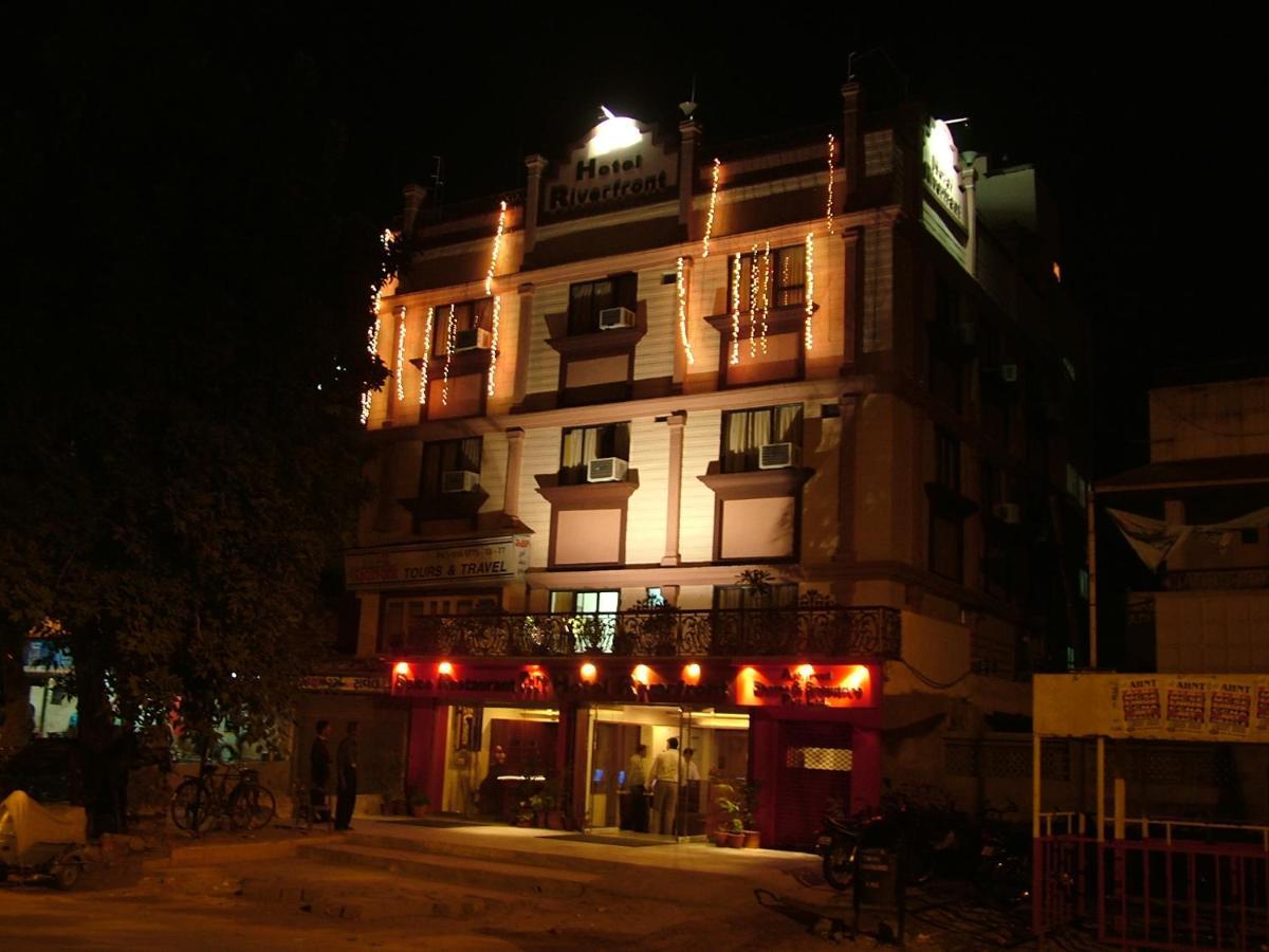Hotel Riverfront Ahmedabad Eksteriør bilde