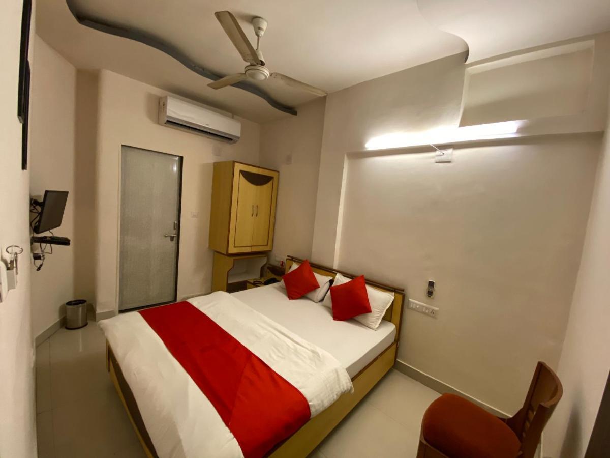 Hotel Riverfront Ahmedabad Eksteriør bilde