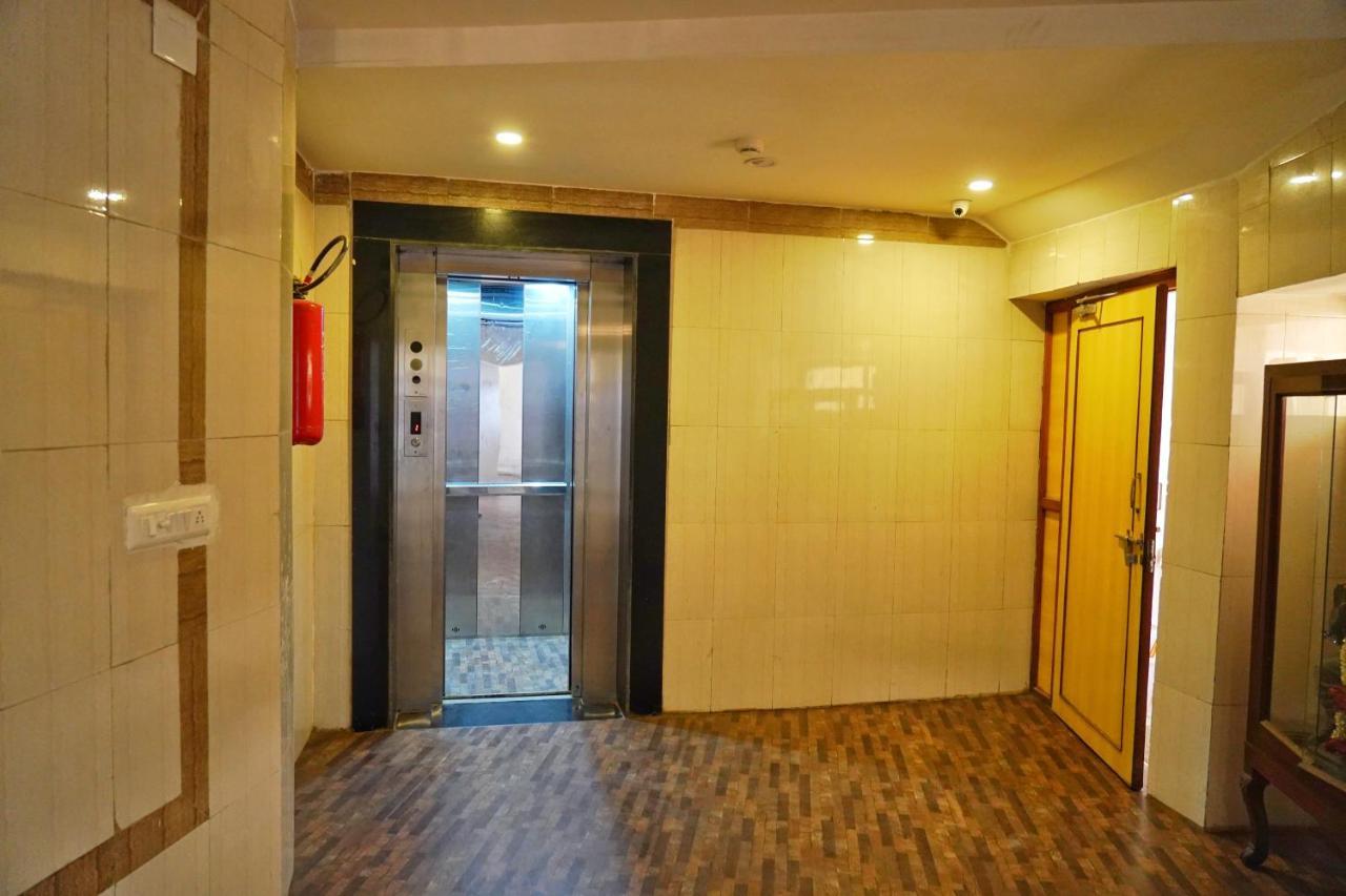 Hotel Riverfront Ahmedabad Eksteriør bilde
