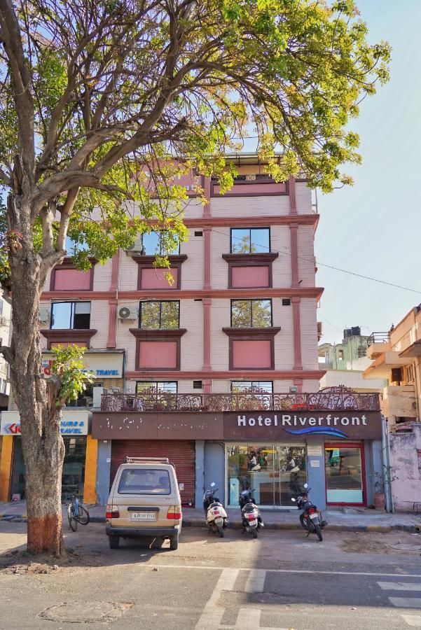 Hotel Riverfront Ahmedabad Eksteriør bilde