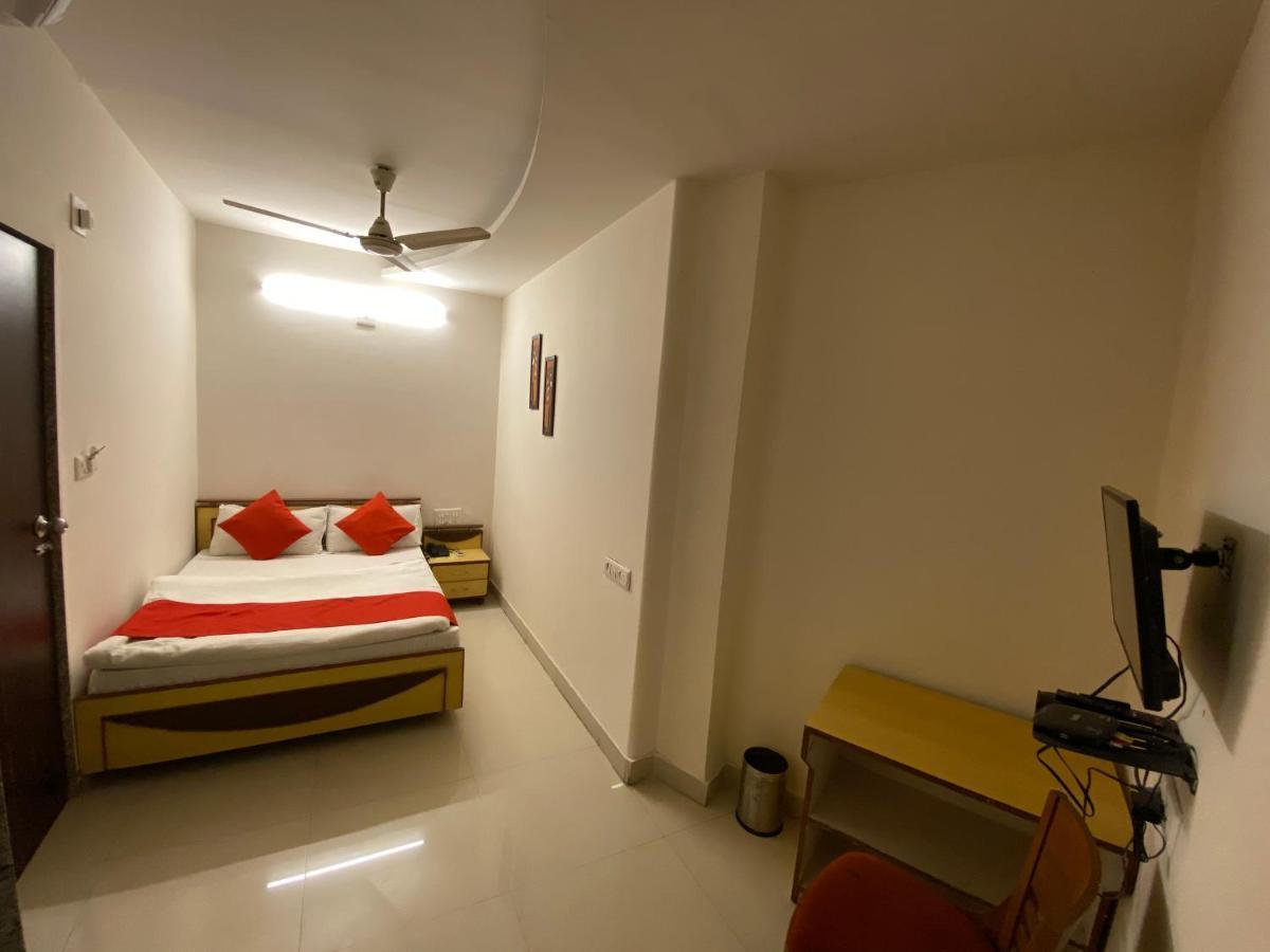 Hotel Riverfront Ahmedabad Eksteriør bilde