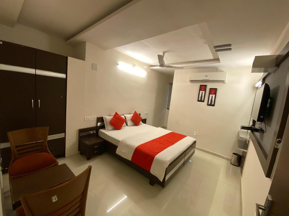 Hotel Riverfront Ahmedabad Eksteriør bilde